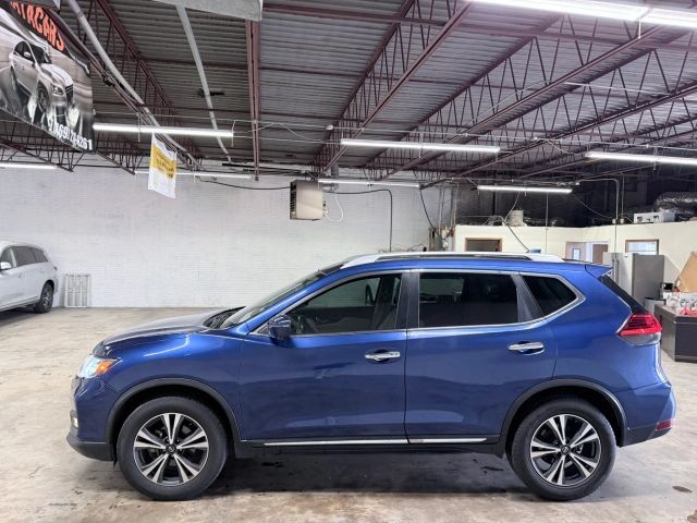 Nissan Rogue Vehicle Full-screen Gallery Image 02