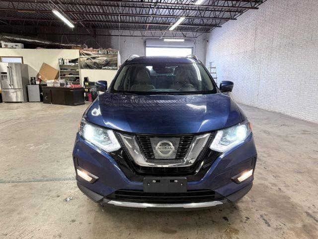 Nissan Rogue Vehicle Full-screen Gallery Image 03