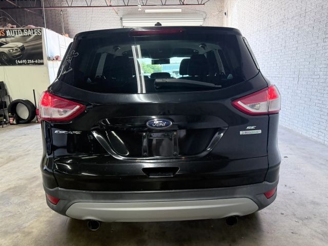 Ford Escape Vehicle Full-screen Gallery Image 03