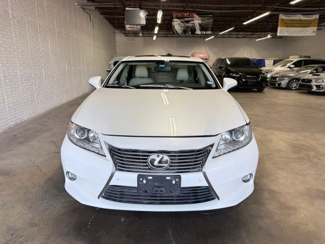 Lexus ES 350 Vehicle Full-screen Gallery Image 02