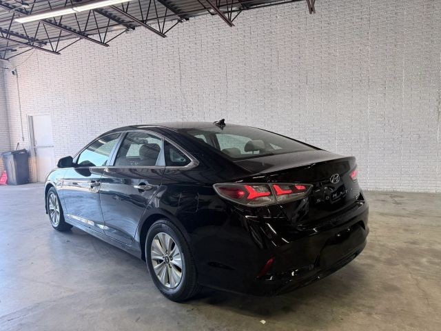 Hyundai Sonata Hybrid Vehicle Full-screen Gallery Image 03
