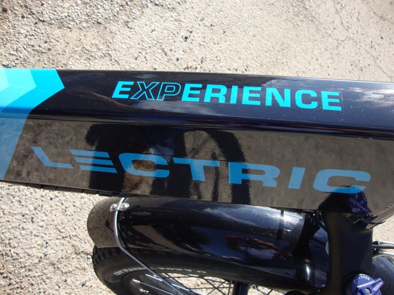 Parts/Accessories  Vehicle Full-screen Gallery Image 04