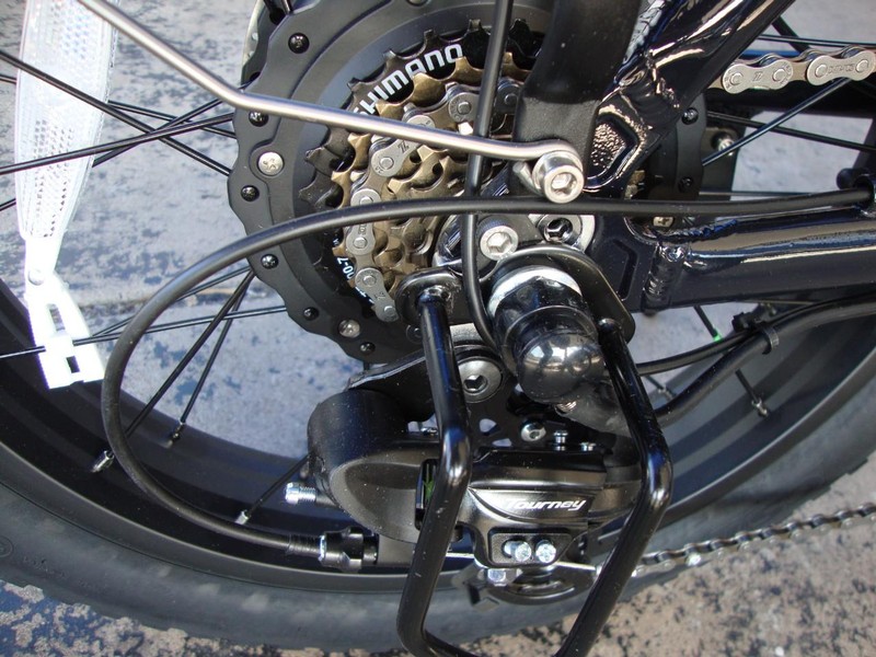 Parts/Accessories  Vehicle Full-screen Gallery Image 09