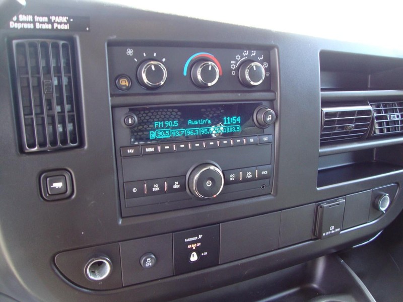 GMC Savana Cargo Van Vehicle Full-screen Gallery Image 07