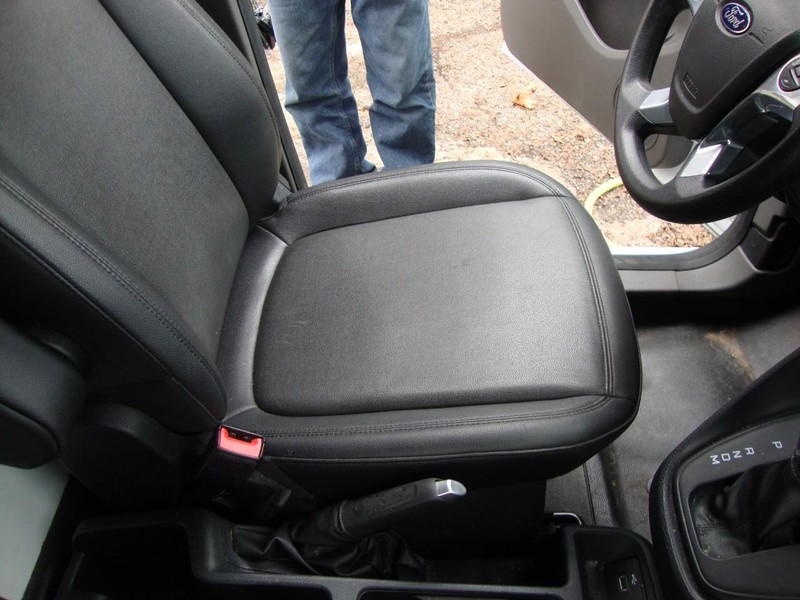 Ford Transit Connect Van Vehicle Full-screen Gallery Image 04