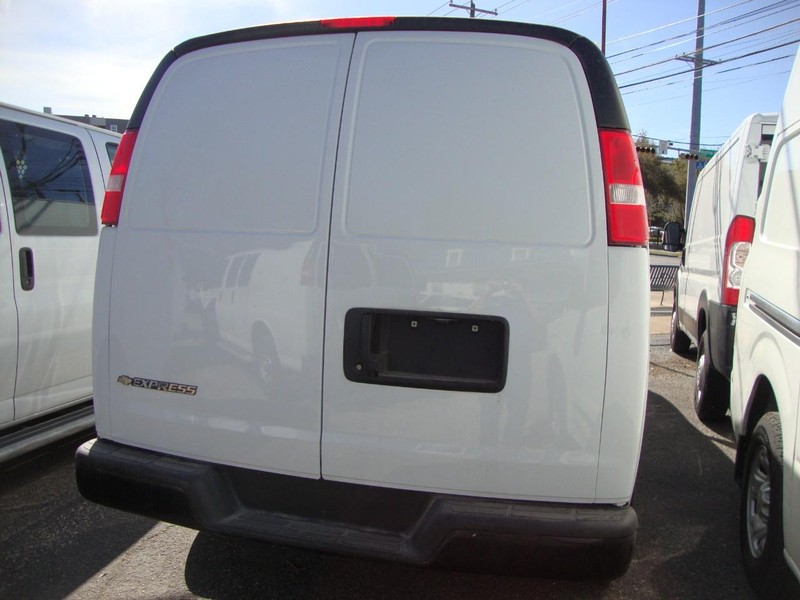 2023 Chevrolet Express Cargo Van 2500 photo 3