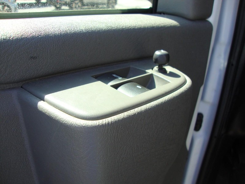 Chevrolet Express Cargo Van Vehicle Full-screen Gallery Image 09