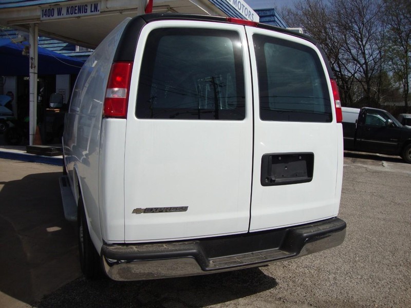 2023 Chevrolet Express Cargo Van 2500 photo 3