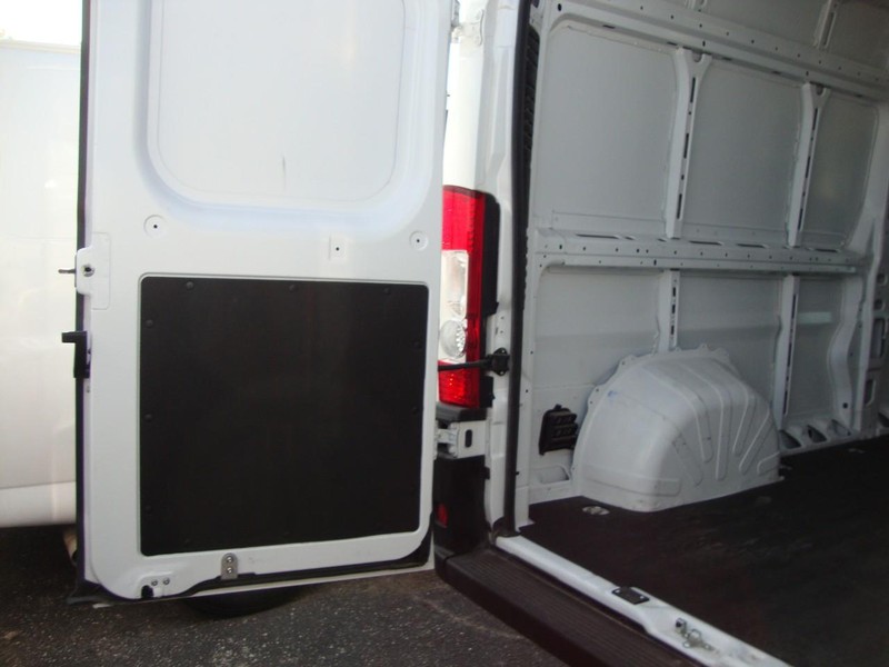 Ram ProMaster Cargo Van Vehicle Full-screen Gallery Image 12