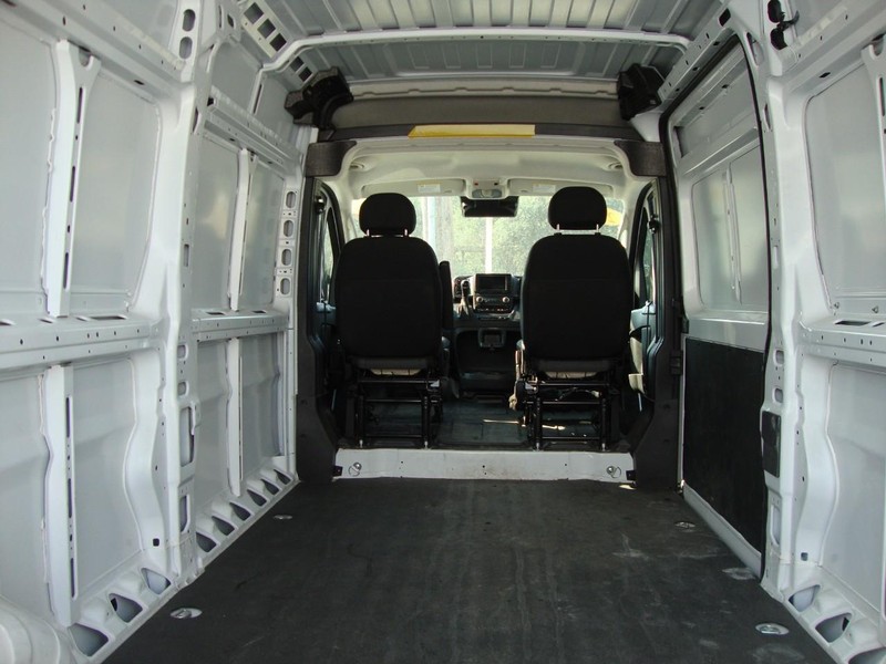 Ram ProMaster Cargo Van Vehicle Full-screen Gallery Image 14