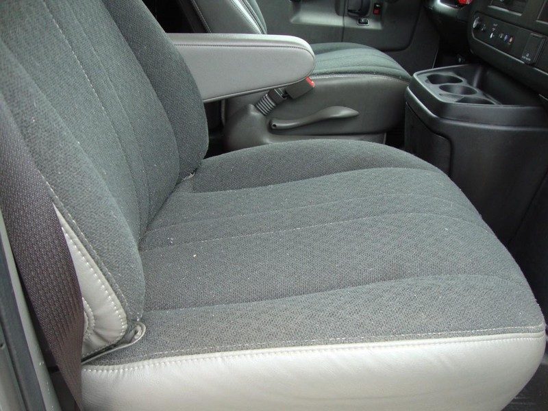 2023 Chevrolet Express Cargo Van 2500 photo 7