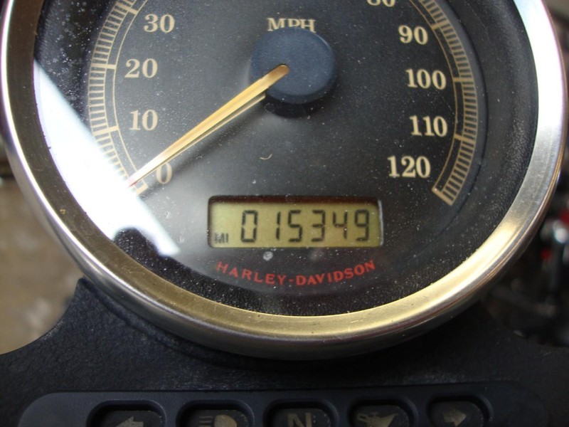 Harley-Davidson SPORTSTER 883 Vehicle Full-screen Gallery Image 02