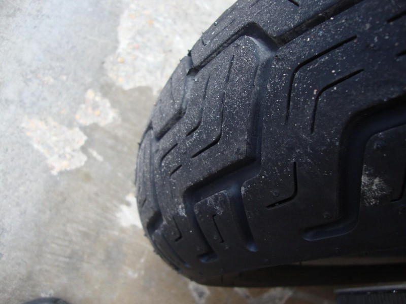 Harley-Davidson SPORTSTER 883 Vehicle Full-screen Gallery Image 03