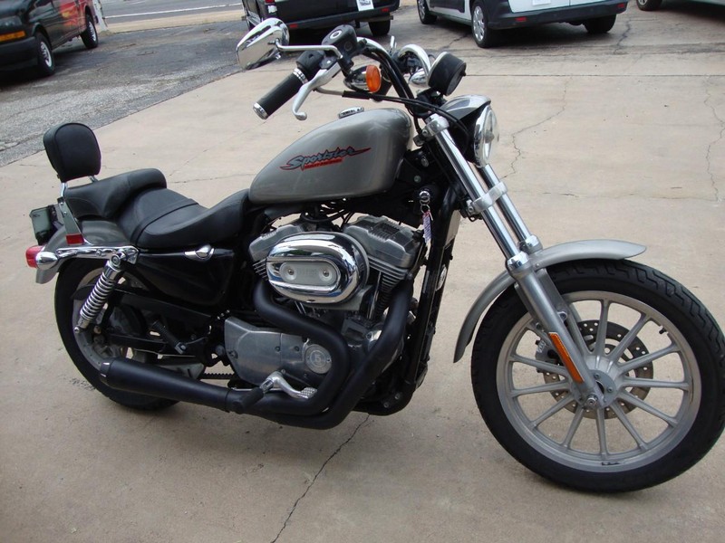 Harley-Davidson SPORTSTER 883 Vehicle Full-screen Gallery Image 05
