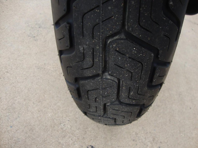 Harley-Davidson SPORTSTER 883 Vehicle Full-screen Gallery Image 08