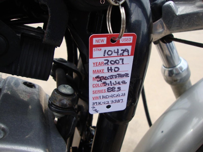 Harley-Davidson SPORTSTER 883 Vehicle Full-screen Gallery Image 12