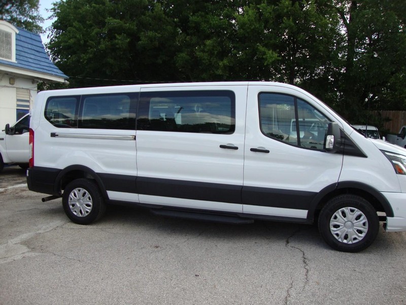 2023 Ford Transit Passenger XLT photo 4