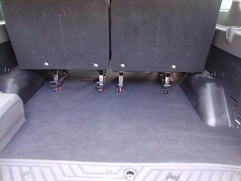 Ford Transit 350 Vehicle Full-screen Gallery Image 09