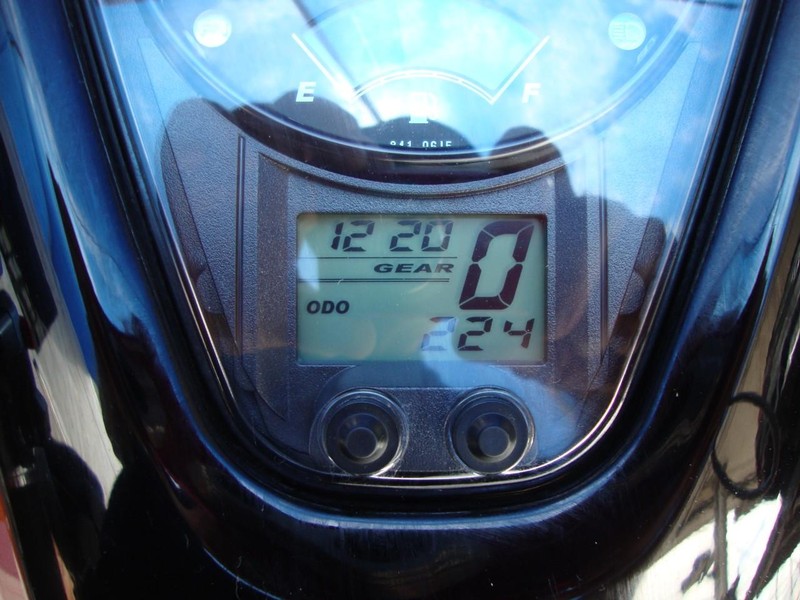 Suzuki C90 BOULEVARD Vehicle Full-screen Gallery Image 03