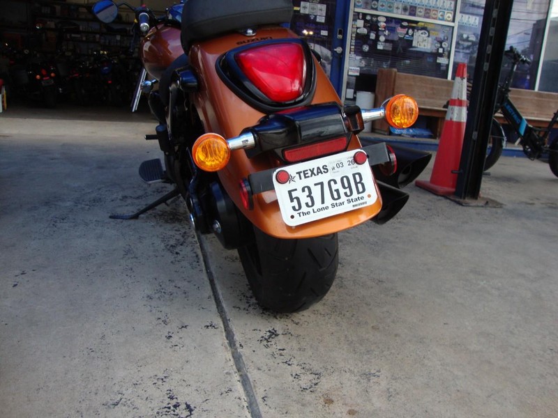 Suzuki C90 BOULEVARD Vehicle Full-screen Gallery Image 04