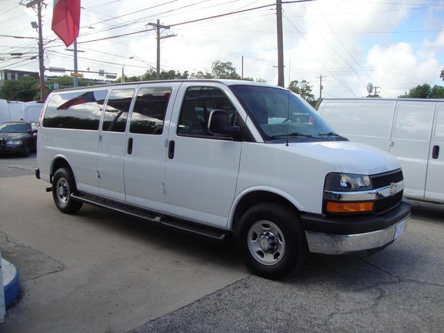 more details - chevrolet express passenger