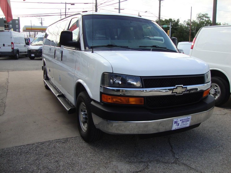 2015 Chevrolet Express LT Passenger photo 2