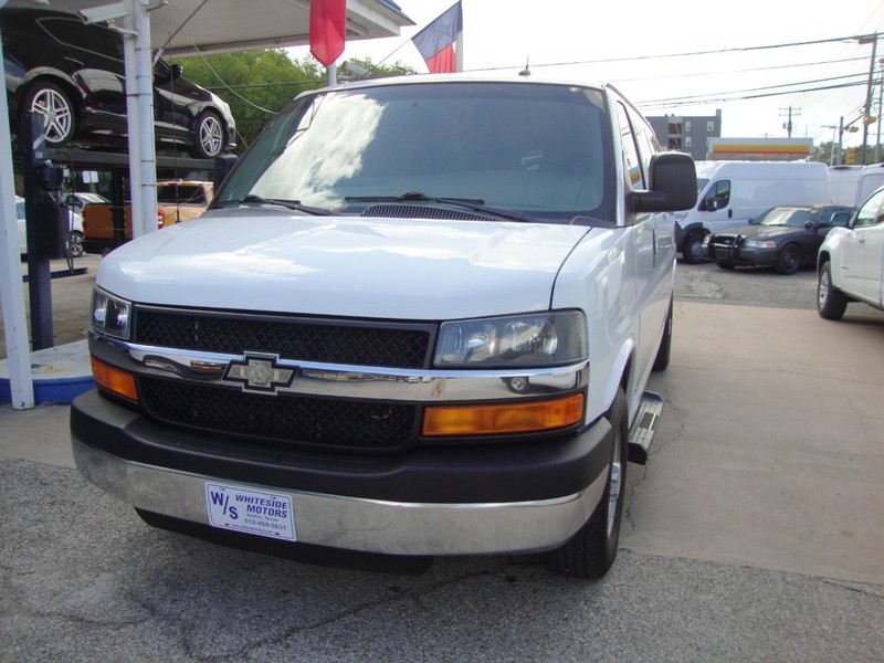 2015 Chevrolet Express LT Passenger photo 3