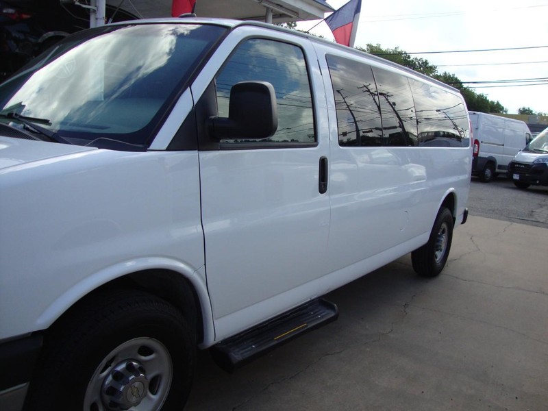 2015 Chevrolet Express LT Passenger photo 4