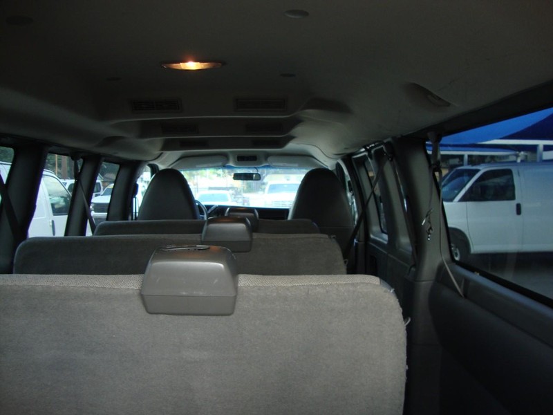 2015 Chevrolet Express LT Passenger photo 6