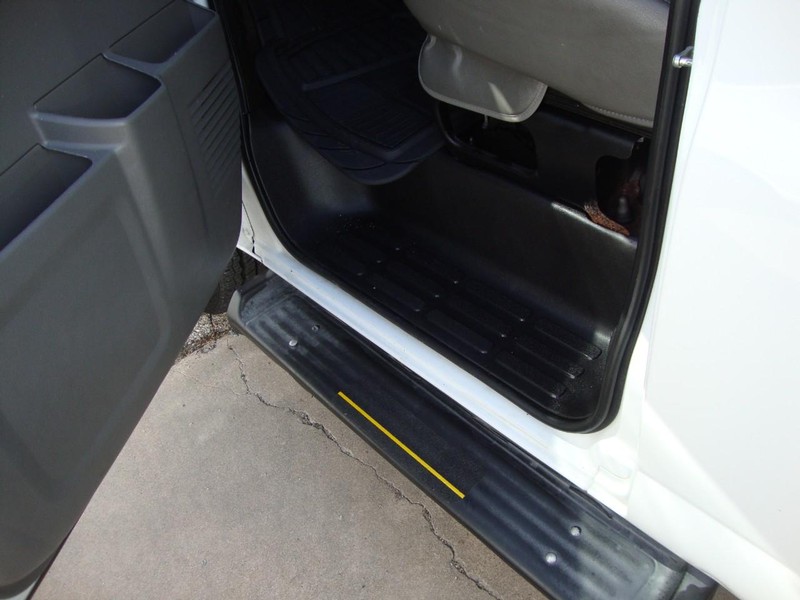 Chevrolet Express Passenger Vehicle Full-screen Gallery Image 08