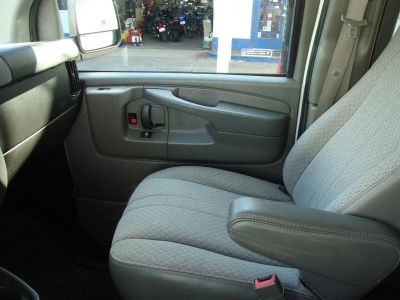 2015 Chevrolet Express LT Passenger photo 9