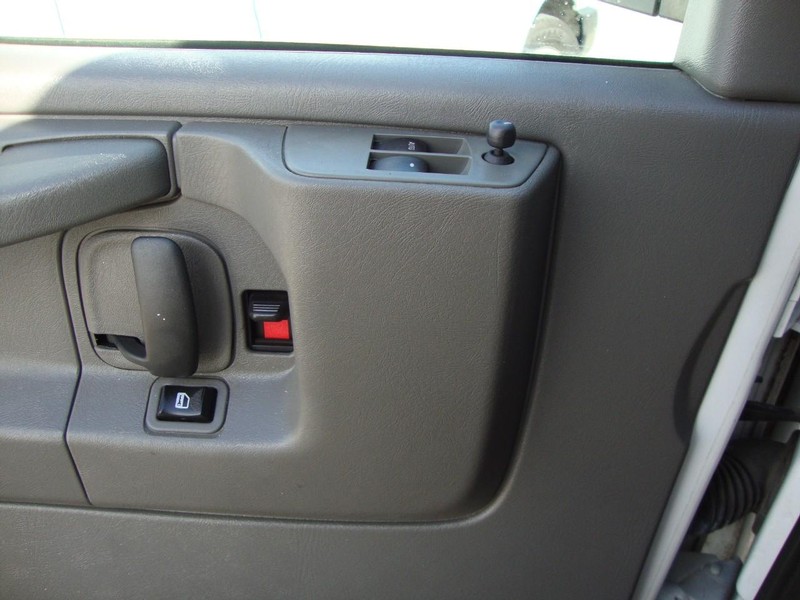 2015 Chevrolet Express LT Passenger photo 12