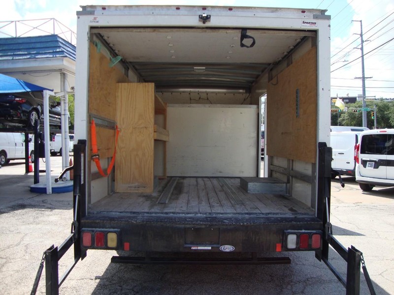 2019 Chevrolet Express Cutaway 3500 Van photo 4