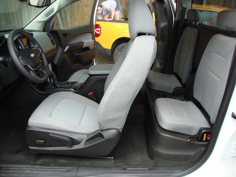 Chevrolet Colorado Vehicle Full-screen Gallery Image 03