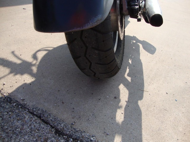 Honda SHADOW 1100 Vehicle Full-screen Gallery Image 09