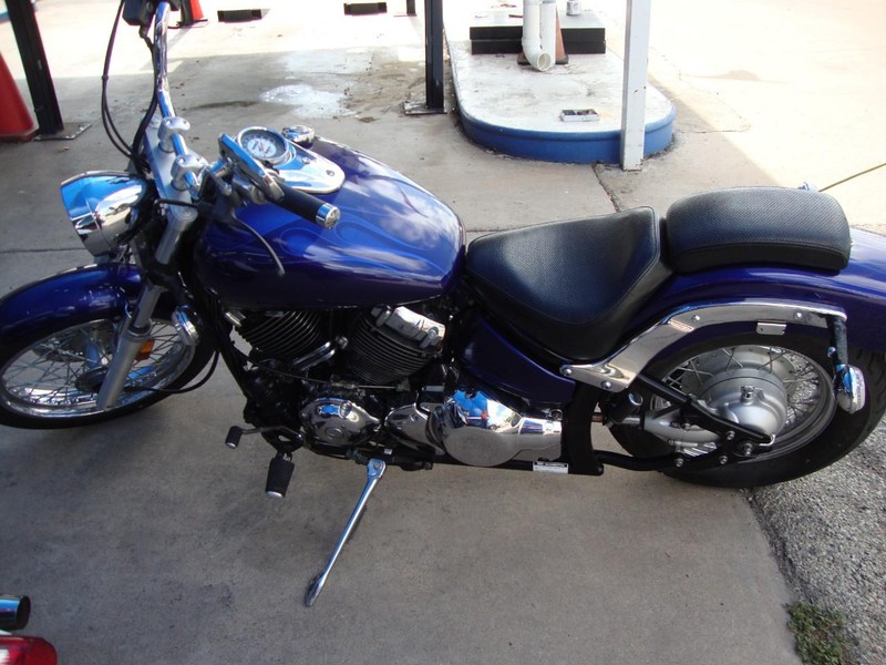 Yamaha V-STAR 650 Vehicle Full-screen Gallery Image 02