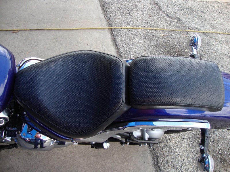 Yamaha V-STAR 650 Vehicle Full-screen Gallery Image 06