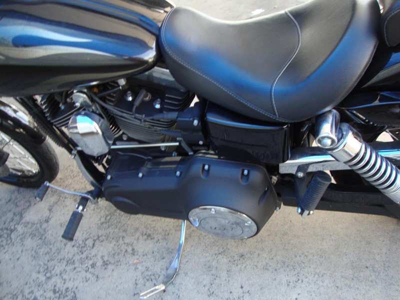 Harley-Davidson WIDE GLIDE Vehicle Full-screen Gallery Image 04