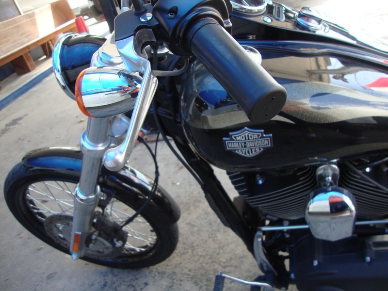 Harley-Davidson WIDE GLIDE Vehicle Full-screen Gallery Image 05