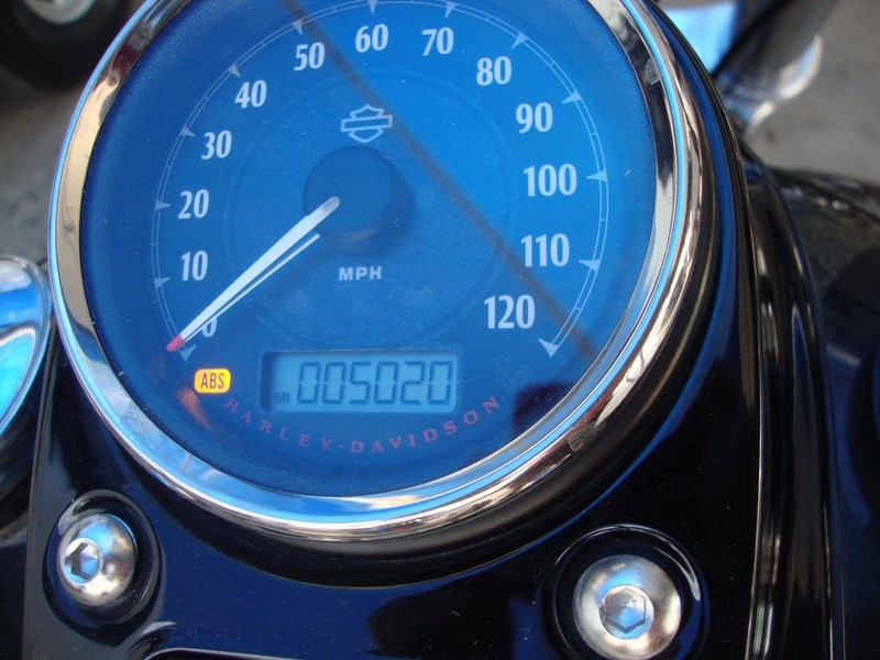 Harley-Davidson WIDE GLIDE Vehicle Full-screen Gallery Image 06