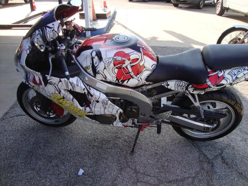 Kawasaki ZX6 Vehicle Full-screen Gallery Image 04