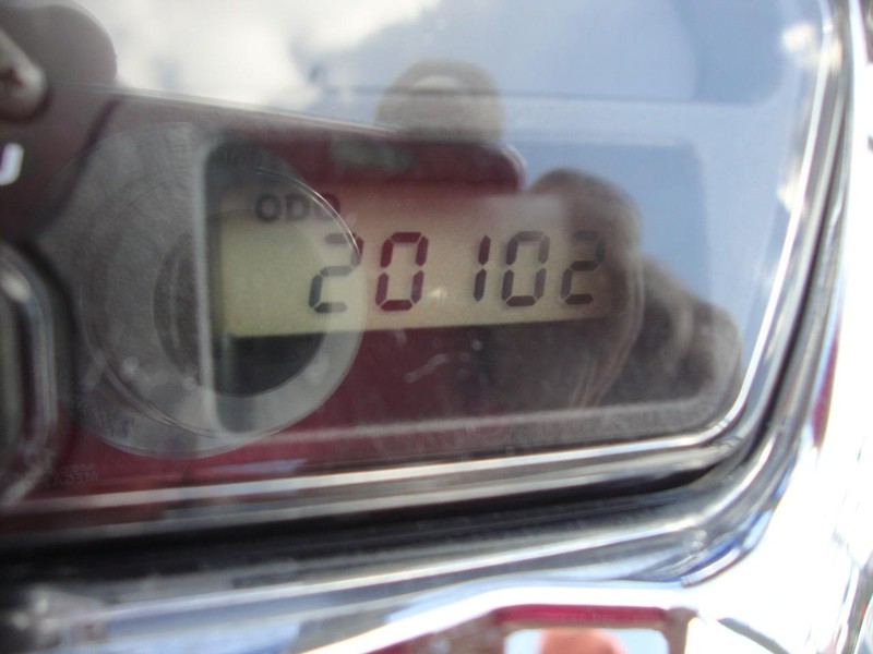 Suzuki M109R Vehicle Full-screen Gallery Image 06