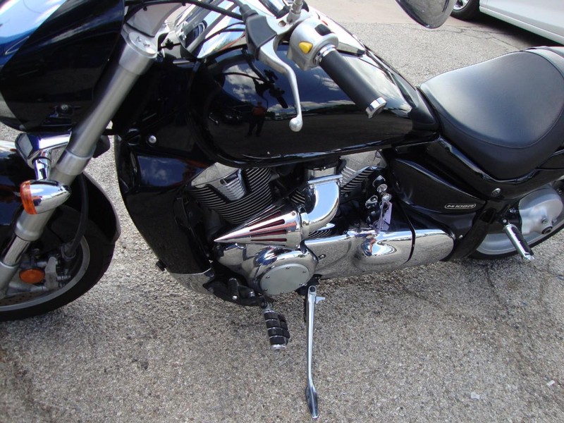 Suzuki M109R Vehicle Full-screen Gallery Image 07