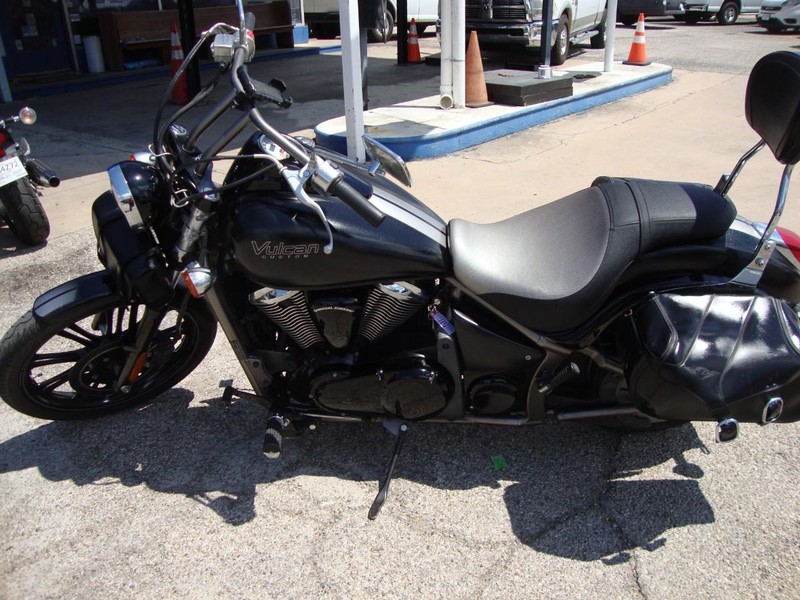 Kawasaki VULCAN 900 CUSTOM Vehicle Full-screen Gallery Image 02