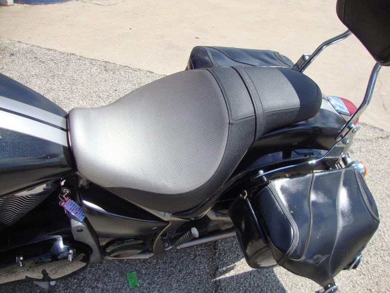 Kawasaki VULCAN 900 CUSTOM Vehicle Full-screen Gallery Image 04