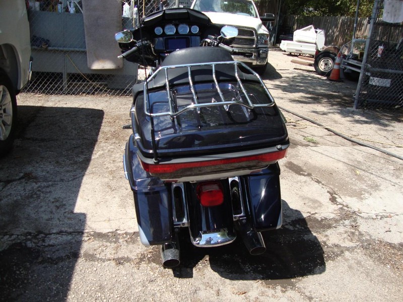 Harley-Davidson ULTRA CLASSIC LIMITED Vehicle Full-screen Gallery Image 02