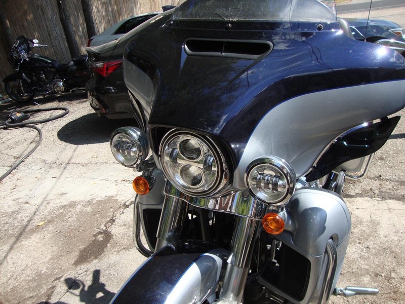 Harley-Davidson ULTRA CLASSIC LIMITED Vehicle Full-screen Gallery Image 04