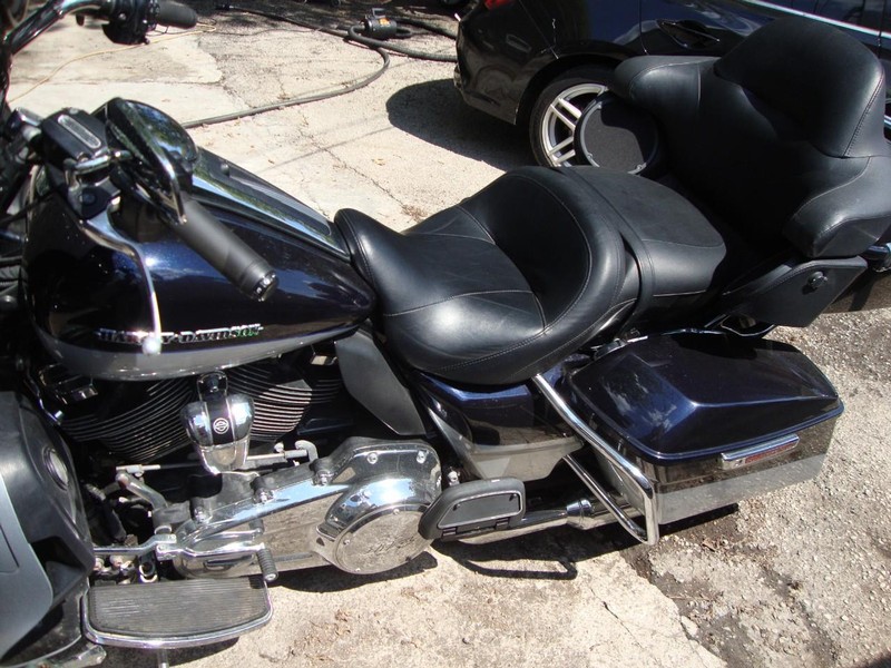 Harley-Davidson ULTRA CLASSIC LIMITED Vehicle Full-screen Gallery Image 06