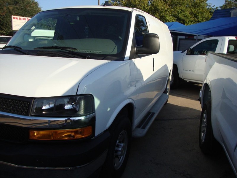 Chevrolet Express Cargo Van Vehicle Full-screen Gallery Image 03