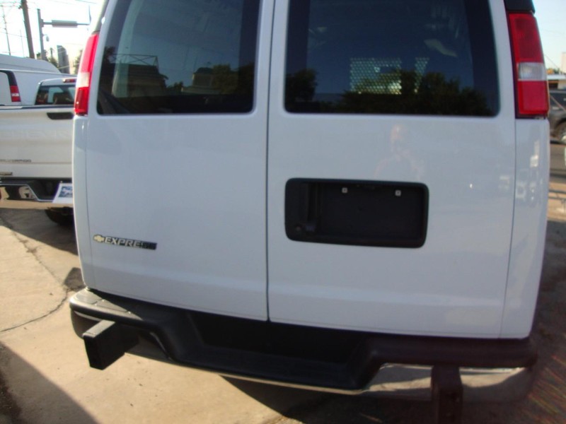 Chevrolet Express Cargo Van Vehicle Full-screen Gallery Image 04